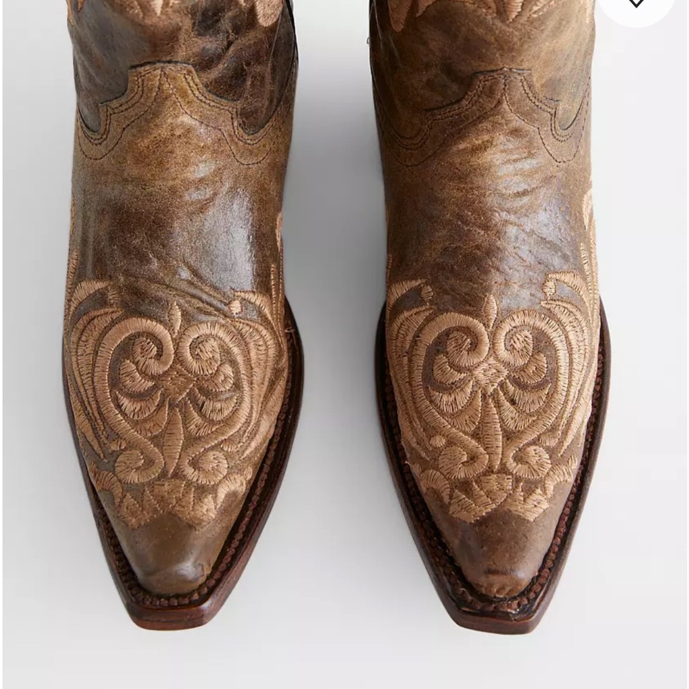 Circle G Tan and Brown Embroidered Heeled Boots - Picture 3 of 4